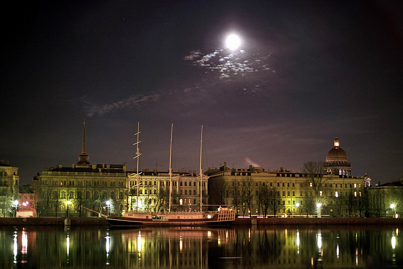 Night illumination on Admiralteyskaya Embankment in St Petersburg, Russia