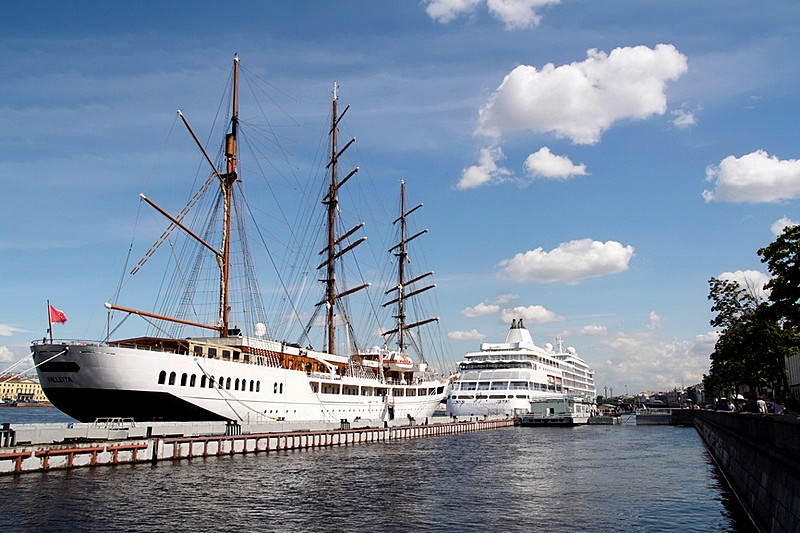 Angliyskaya Naberezhnaya (English Embankment) in St. Petersburg ...