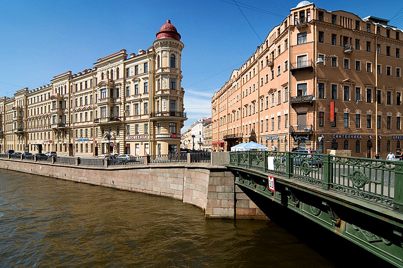 Kokushkin Bridge over the Griboedov Canal in St Petersburg, Russia