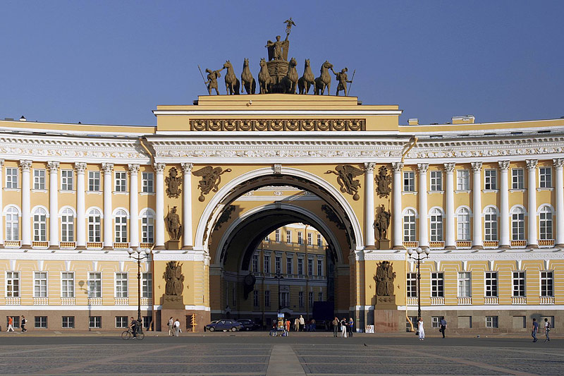 The arch of the General Staff Building in Saint-Petersburg, Russia