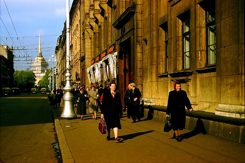 Jacques Dupâquier's travels in the Soviet Union. Nevsky Prospekt in Leningrad, Russia