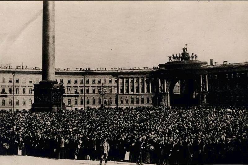 In front of the Winter Palace on the declaration of war, 20 July 1914 in St. Petersburg, Russia