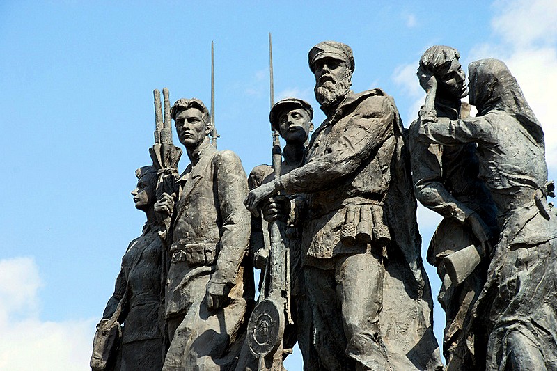 Sculptural group Partisans in front of the Monument to the Heroic Defenders of Leningrad in St Petersburg, Russia