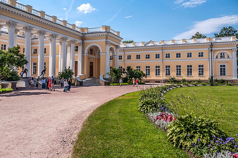 Visitors near Alexander Palace in Tsarskoye Selo (Pushkin), south of Saint-Petersburg, Russia
