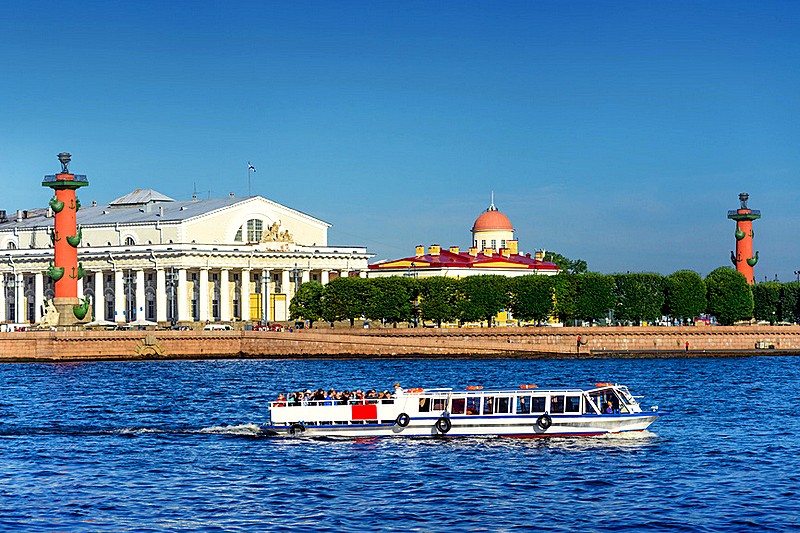 Tour Boat in front Strelka of Vasilyevsky Island in Saint-Petersburg, Russia