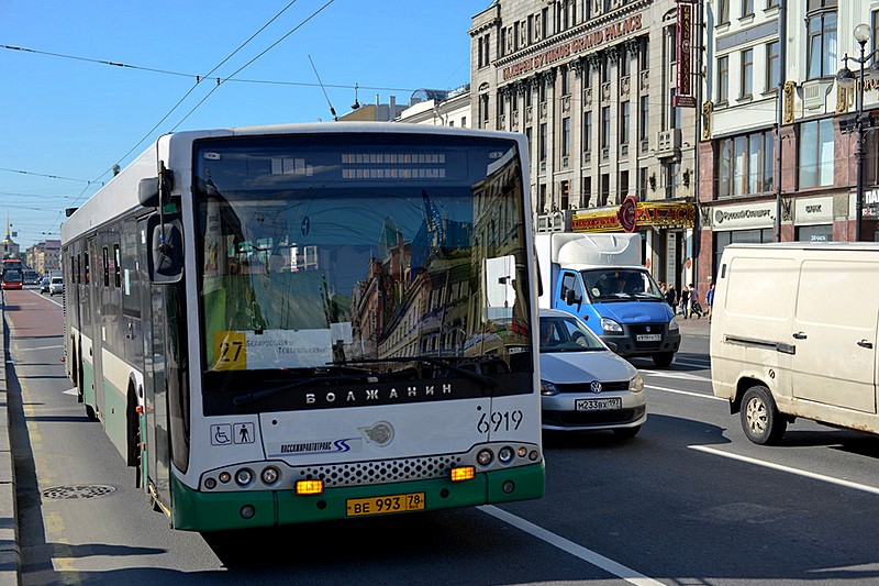 A typical St. Petersburg city bus in traffic on Nevsky Prospekt