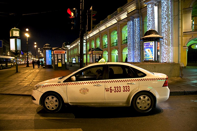Taxi in front of the Gostiny Dvor in St. Petersburg, Russia