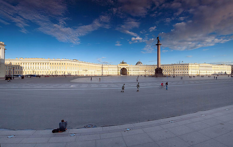 General Staff Building on Palace Square in St. Petersburg, Russia